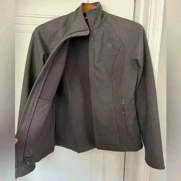 The North Face Women’s Gray Softshell Jacket Small Lightweight Weather-Resistant - Picture 6 of 12